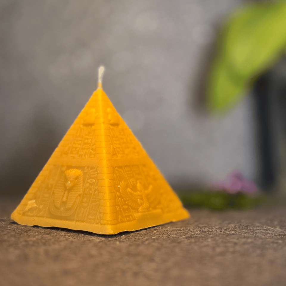 4 Yönü Farklı Piramit Balmumu Mum