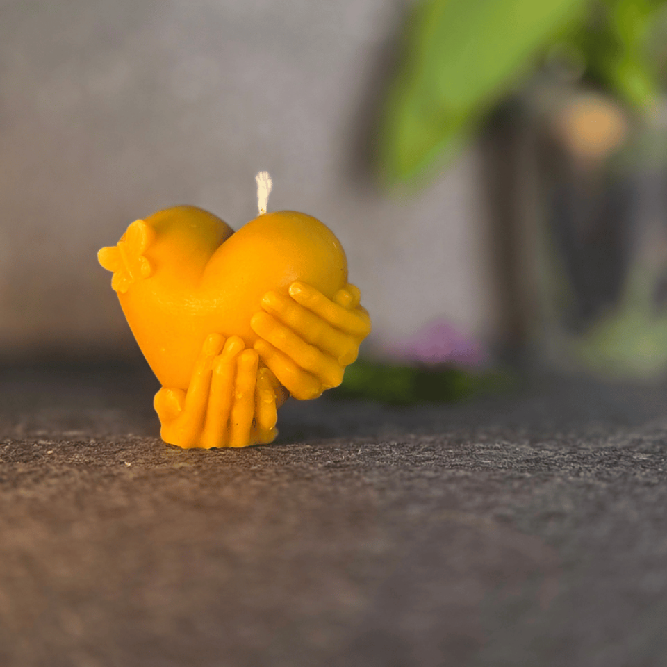 Elim Kalbinde Balmumu Mum