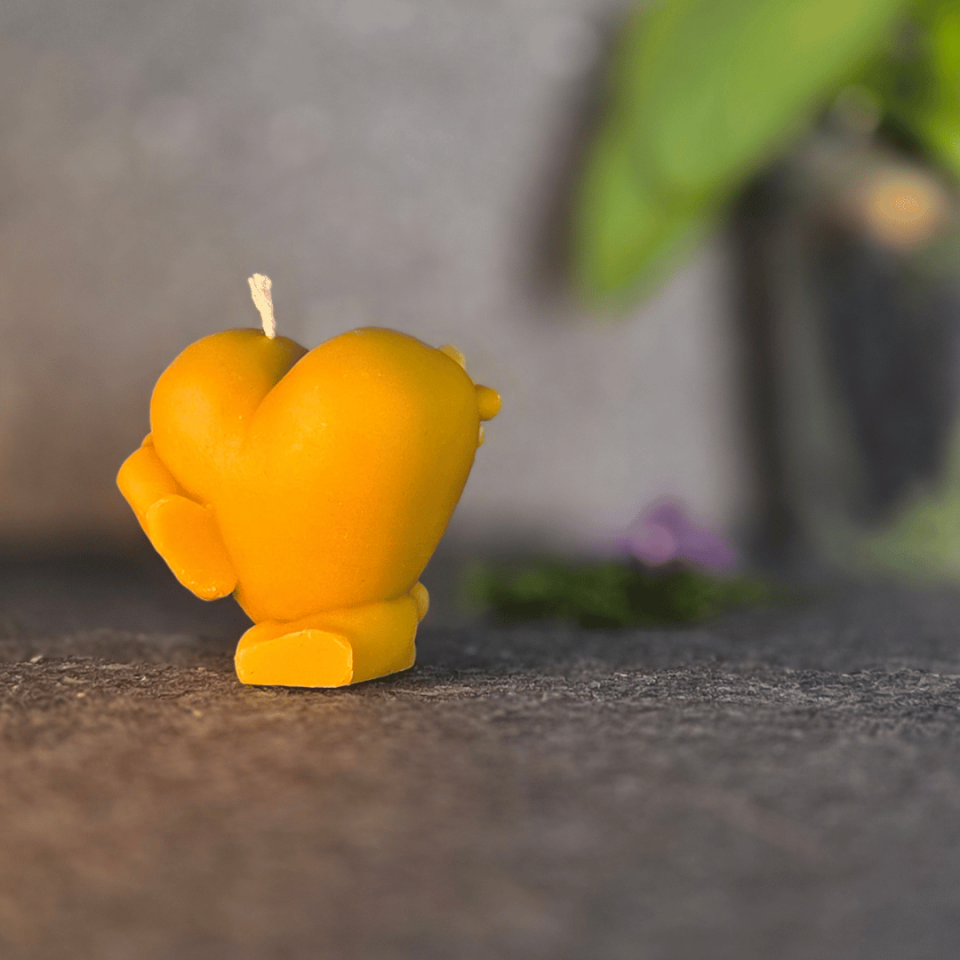 Elim Kalbinde Balmumu Mum